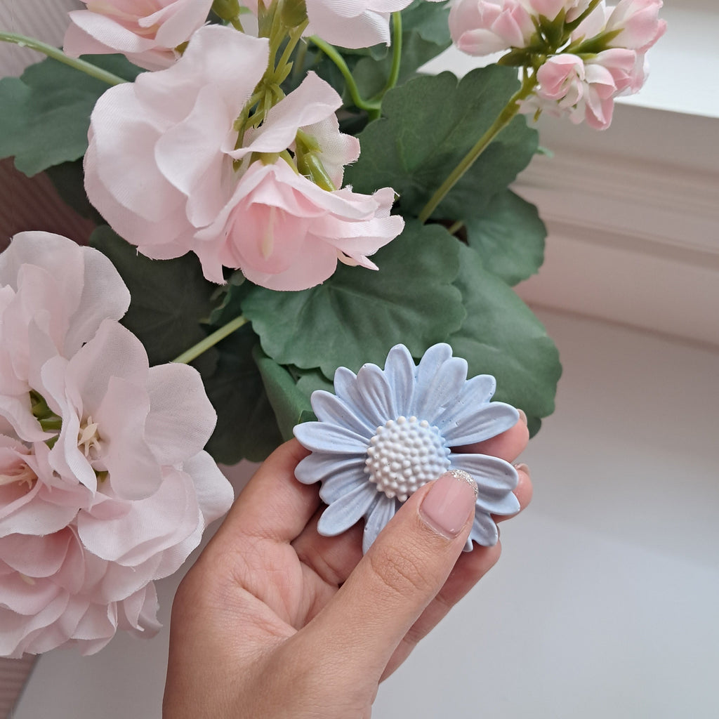 blue daisy aroma diffuser